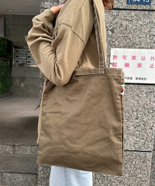 FRUIT OF THE LOOM(フルーツオブザルーム)の「FRUIT OF THE LOOM / FTL BASIC PARTITION TOTE / 80052900(トートバッグ・レディース・オフホワイト/イエロー/グリーン/カーキ/グレイッシュブルー/ネイビー/ピンク/レンガ/ブラウン/ベージュ/ブラック/グレー・ONESIZE)」の5枚目の写真