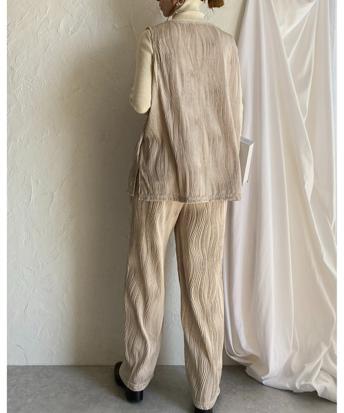 She's Closet(シーズクローゼット)の「ウェーブプリーツ深Vネックベスト&パンツスタイル上下セットアップ(セットアップ・レディース・ブラック/グレイッシュベージュ/チャコール・FREE)」の14枚目の写真
