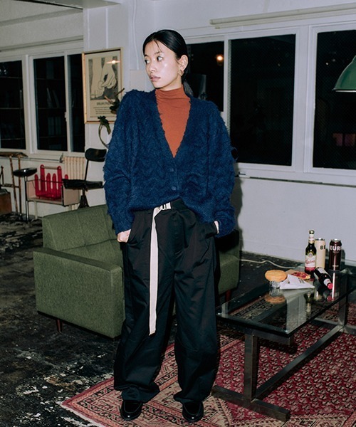 CREDONA（クレドナ）の「コード刺繍バックロゴカーデ（カーディガン