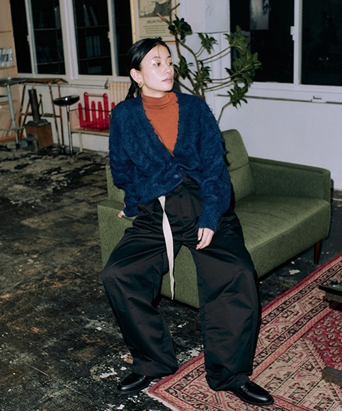 CREDONA（クレドナ）の「コード刺繍バックロゴカーデ（カーディガン