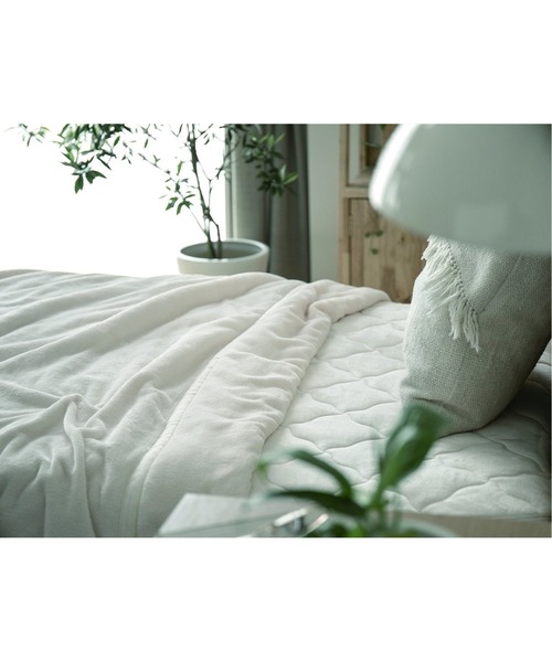 journal standard Furniture （ジャーナルスタンダードファニチャー）の「【AND DECO/アンドデコ】BLANKET ブランケット M.FIBER S（ブランケット・レディース・ホワイト/チャコールグレー/ベージュ/ピンク・FREE）」の15枚目の写真