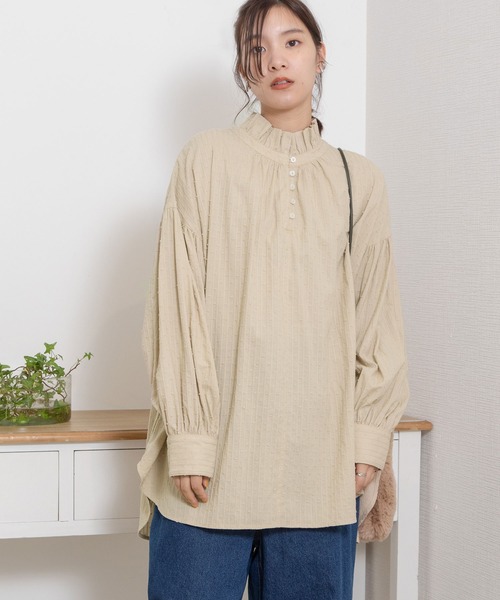POU DOU DOU（プードゥドゥ）の「スタンドフリルブラウス（シャツ/ブラウス・レディース・オフホワイト/ベージュ/ブルー・3）」の4枚目の写真