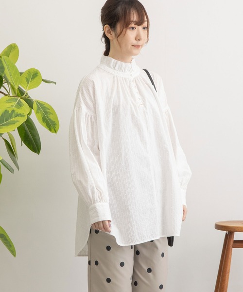 POU DOU DOU（プードゥドゥ）の「スタンドフリルブラウス（シャツ/ブラウス・レディース・オフホワイト/ベージュ/ブルー・3）」の21枚目の写真