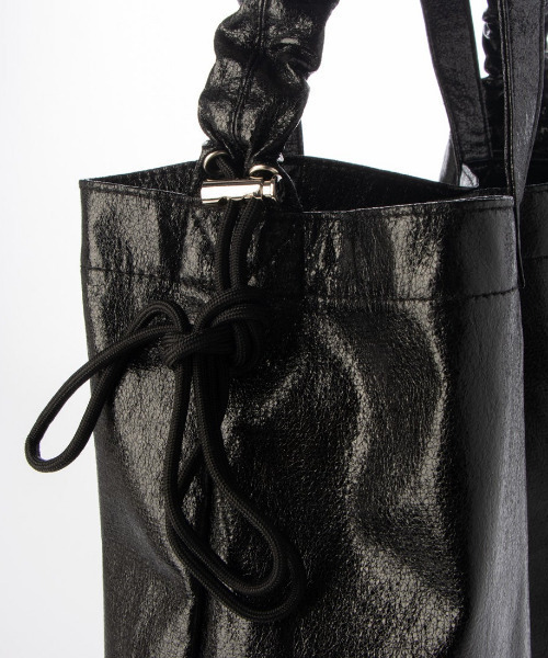 cache cache（カシュ カシュ）の「カシュカシュ cachecache / メタリックシャーリングポケッタブルトート（ショルダーバッグ・レディース・ゴールド/ブラック/シルバー・FREE）」の6枚目の写真