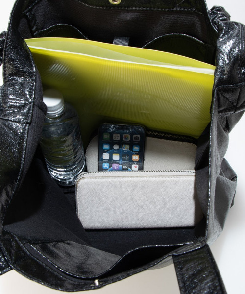 cache cache（カシュ カシュ）の「カシュカシュ cachecache / メタリックシャーリングポケッタブルトート（ショルダーバッグ・レディース・ゴールド/ブラック/シルバー・FREE）」の8枚目の写真