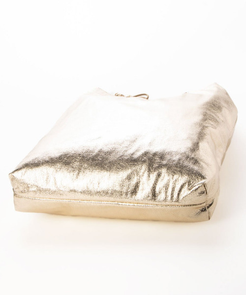 cache cache（カシュ カシュ）の「カシュカシュ cachecache / メタリックシャーリングポケッタブルトート（ショルダーバッグ・レディース・ゴールド/ブラック/シルバー・FREE）」の17枚目の写真