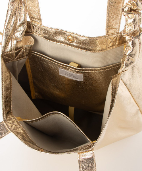 cache cache（カシュ カシュ）の「カシュカシュ cachecache / メタリックシャーリングポケッタブルトート（ショルダーバッグ・レディース・ゴールド/ブラック/シルバー・FREE）」の18枚目の写真