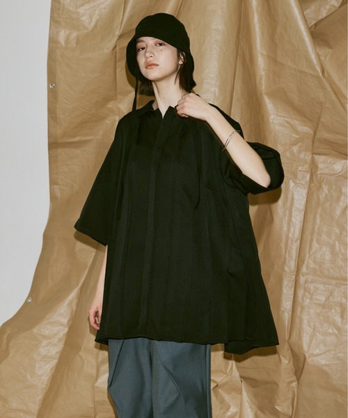 Utusiyo（ウツシヨ）の「pleats shirt 波（シャツ/ブラウス・メンズ・ブラック/グレイッシュベージュ・FREE）」の2枚目の写真