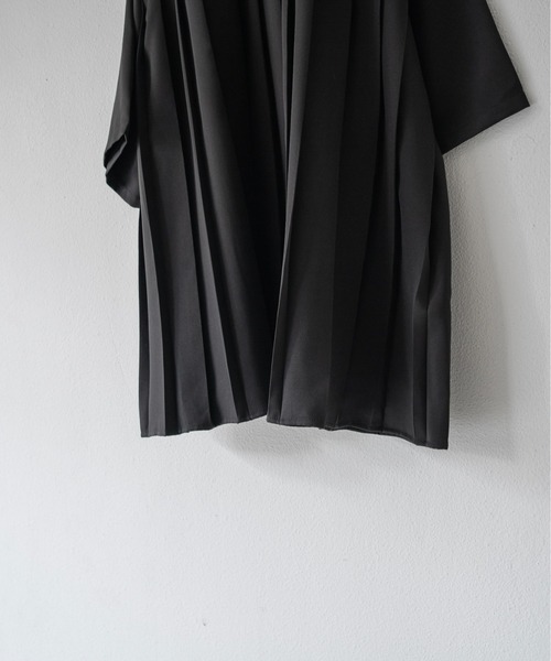 Utusiyo（ウツシヨ）の「pleats shirt 波（シャツ/ブラウス・メンズ・ブラック/グレイッシュベージュ・FREE）」の11枚目の写真