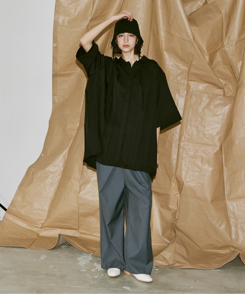 Utusiyo（ウツシヨ）の「pleats shirt 波（シャツ/ブラウス・メンズ・ブラック/グレイッシュベージュ・FREE）」の4枚目の写真