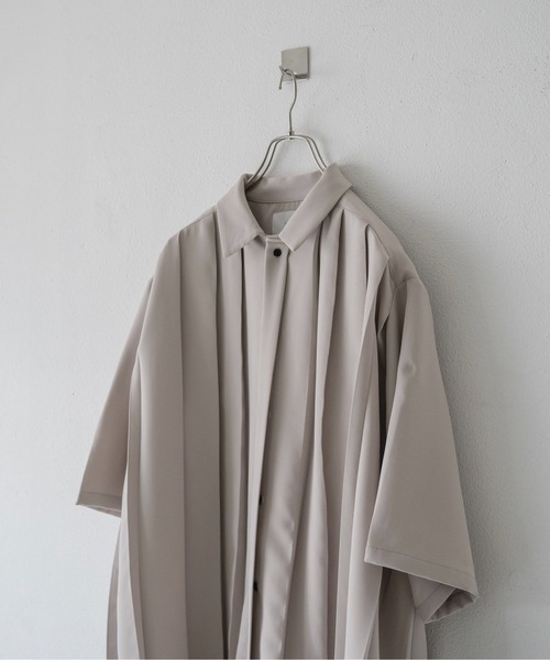 Utusiyo（ウツシヨ）の「pleats shirt 波（シャツ/ブラウス・メンズ・ブラック/グレイッシュベージュ・FREE）」の9枚目の写真