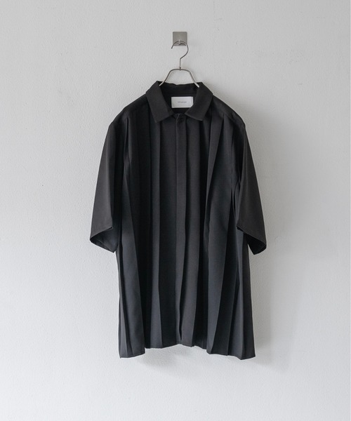 Utusiyo（ウツシヨ）の「pleats shirt 波（シャツ/ブラウス・メンズ・ブラック/グレイッシュベージュ・FREE）」の10枚目の写真