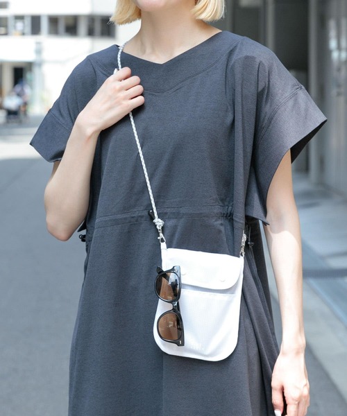 EKAL(エカル)の「TINY GARDEN PRODUCTS マルチサコッシュ(ショルダーバッグ・レディース・ホワイト系その他/ブラック/グレー・ONE)」の5枚目の写真