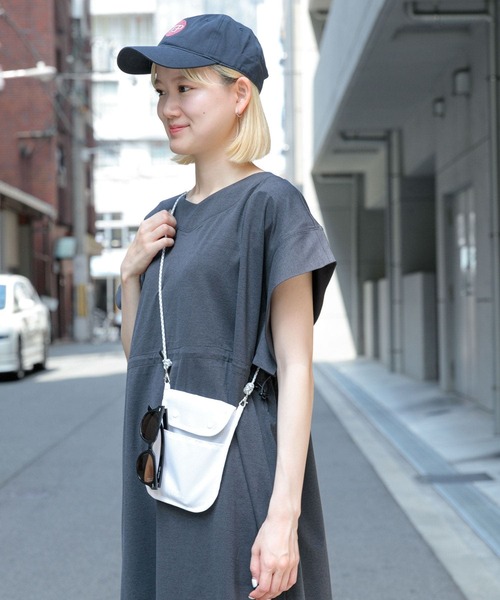 EKAL(エカル)の「TINY GARDEN PRODUCTS マルチサコッシュ(ショルダーバッグ・レディース・ホワイト系その他/ブラック/グレー・ONE)」の4枚目の写真