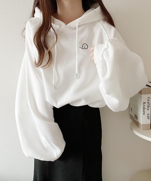 Nana(ナナ)（ナナ）の「オバケ刺繍ボリュームパーカー（パーカー・レディース・ホワイト/ベージュ・X-LARGE/SMALL/MEDIUM/LARGE）」の5枚目の写真