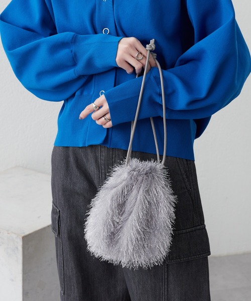 CIAOPANIC TYPY（チャオパニックティピー）の「ボールチェーン付きフリンジ巾着BAG（ショルダーバッグ・レディース・アイボリー/ブラック/グレー/ブルー・ONE SIZE）」の3枚目の写真