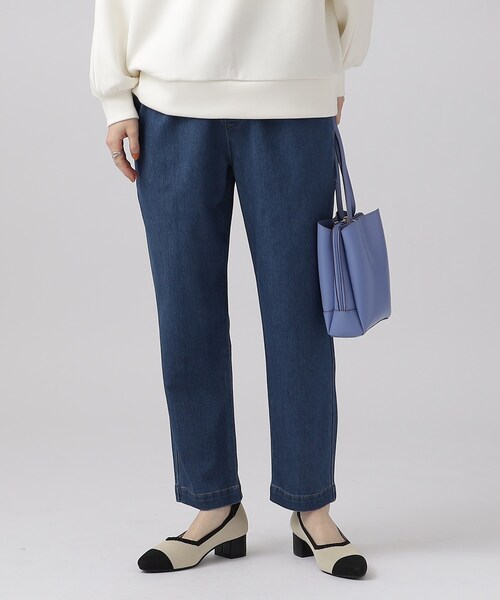 SHOO・LA・RUE（シューラルー）の「【SS-3L/洗える/美脚シルエット】ボトム選びが難しい方の救世主 デニムイージーテーパードパンツ（デニムパンツ・レディース・ホワイト/ネイビー/ブルー/ブラック・01/10/05/04/03/02）」の5枚目の写真