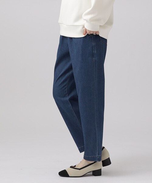 SHOO・LA・RUE（シューラルー）の「【SS-3L/洗える/美脚シルエット】ボトム選びが難しい方の救世主 デニムイージーテーパードパンツ（デニムパンツ・レディース・ホワイト/ネイビー/ブルー/ブラック・01/10/05/04/03/02）」の6枚目の写真