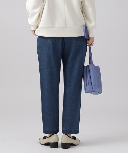 SHOO・LA・RUE（シューラルー）の「【SS-3L/洗える/美脚シルエット】ボトム選びが難しい方の救世主 デニムイージーテーパードパンツ（デニムパンツ・レディース・ホワイト/ネイビー/ブルー/ブラック・01/10/05/04/03/02）」の7枚目の写真