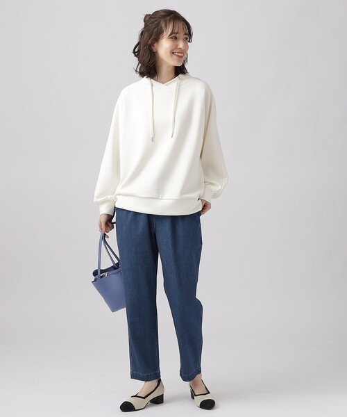 SHOO・LA・RUE（シューラルー）の「【SS-3L/洗える/美脚シルエット】ボトム選びが難しい方の救世主 デニムイージーテーパードパンツ（デニムパンツ・レディース・ホワイト/ネイビー/ブルー/ブラック・01/10/05/04/03/02）」の8枚目の写真