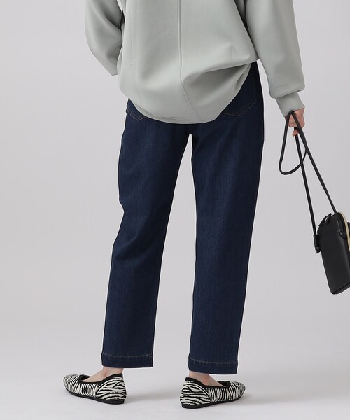 SHOO・LA・RUE（シューラルー）の「【SS-3L/洗える/美脚シルエット】ボトム選びが難しい方の救世主 デニムイージーテーパードパンツ（デニムパンツ・レディース・ホワイト/ネイビー/ブルー/ブラック・01/10/05/04/03/02）」の13枚目の写真