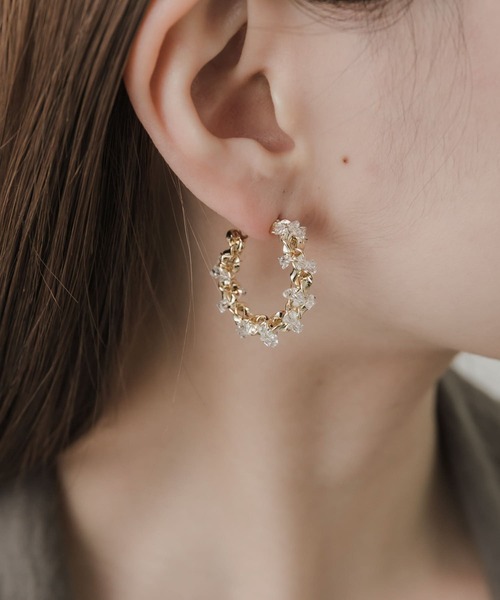 SMELLY(スメリー)の「ガラスビーズメタルフープピアス(ピアス(両耳用)・レディース・ゴールド系その他・-)」の1枚目の写真