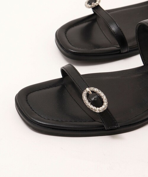 NOLLEY’S（ノーリーズ）の「キラバックルストライプサンダル（サンダル・レディース・ブラック・24.5/24/23.5/23/22.5）」の3枚目の写真