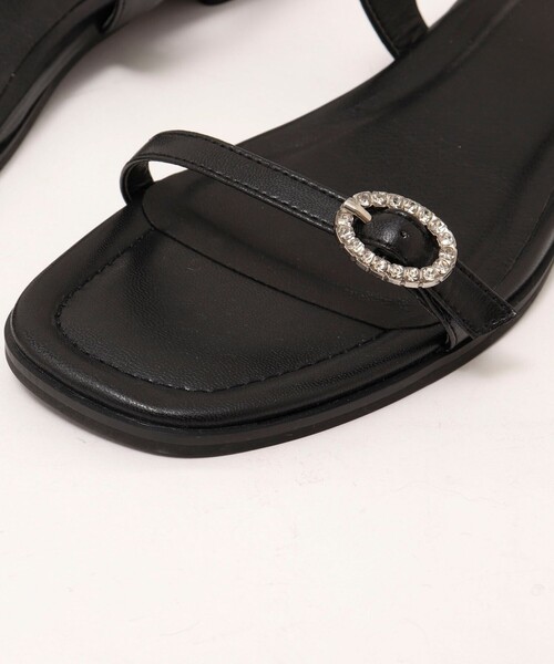 NOLLEY’S（ノーリーズ）の「キラバックルストライプサンダル（サンダル・レディース・ブラック・24.5/24/23.5/23/22.5）」の4枚目の写真