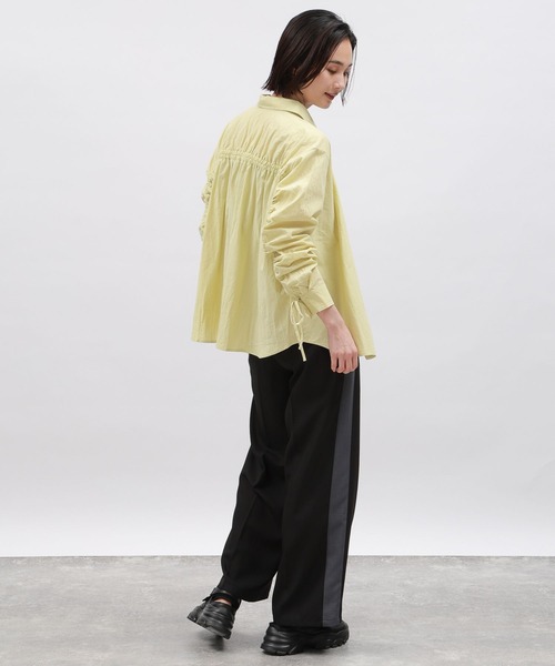 LAKOLE(ラコレ)の「袖シャーリングシャツ / 106407(シャツ/ブラウス・レディース・ピンク/ライム/ブルー/オフホワイト・SMALL/MEDIUM)」の21枚目の写真