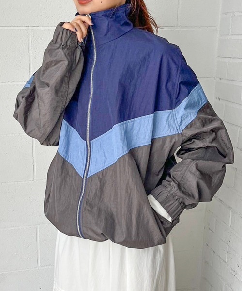 LOWRYS FARM（ローリーズファーム）の「トラックラインブルゾン 996686（ブルゾン・レディース・ネイビー/チャコールグレー/オフホワイト・FREE）」の3枚目の写真