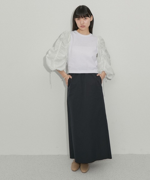 ADAM ET ROPE'(アダムエロペ)の「ギャザースリーブTシャツ(Tシャツ/カットソー・レディース・ホワイト/ブラック/オフホワイト・FREE)」の5枚目の写真