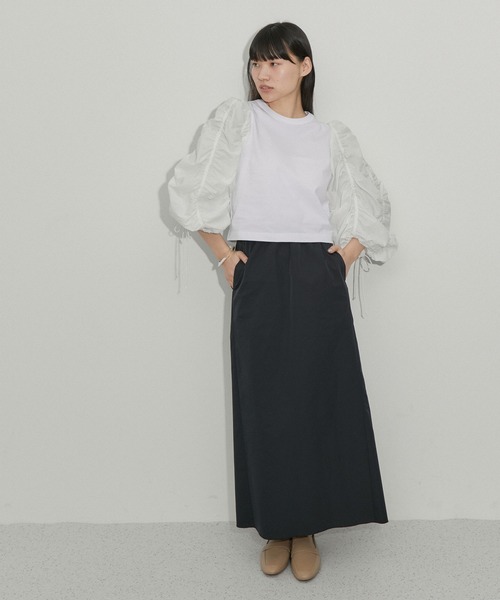 ADAM ET ROPE'(アダムエロペ)の「ギャザースリーブTシャツ(Tシャツ/カットソー・レディース・ホワイト/ブラック/オフホワイト・FREE)」の22枚目の写真