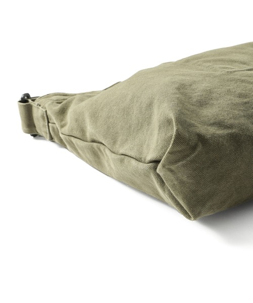 meltum(メルタム)の「CANVAS SHOULDER BAG(メッセンジャーバッグ・メンズ・ブラック/オリーブ/カーキ/ナチュラル/ブラウン・FREE)」の6枚目の写真