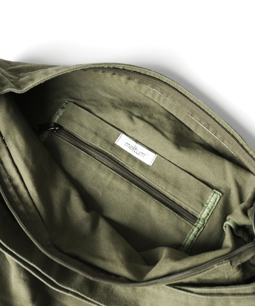 meltum(メルタム)の「CANVAS SHOULDER BAG(メッセンジャーバッグ・メンズ・ブラック/オリーブ/カーキ/ナチュラル/ブラウン・FREE)」の8枚目の写真