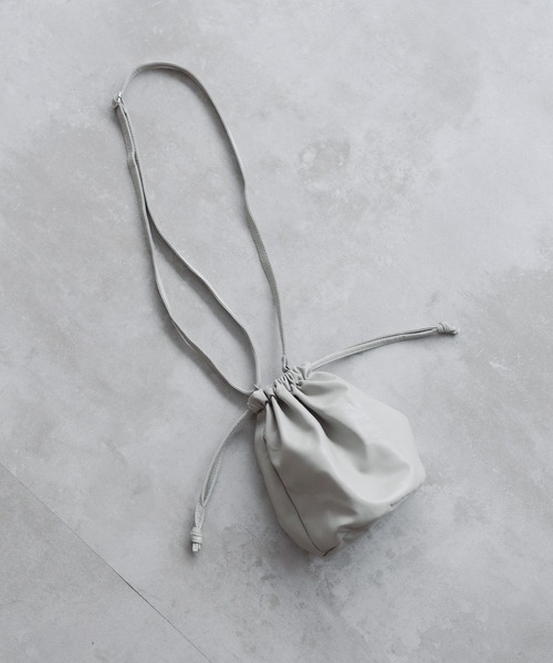 epnok（エプノック）の「合成皮革巾着バッグ（ショルダーバッグ・メンズ・ライトグレー/ダークグレー/ブラック・ONE SIZE）」の5枚目の写真