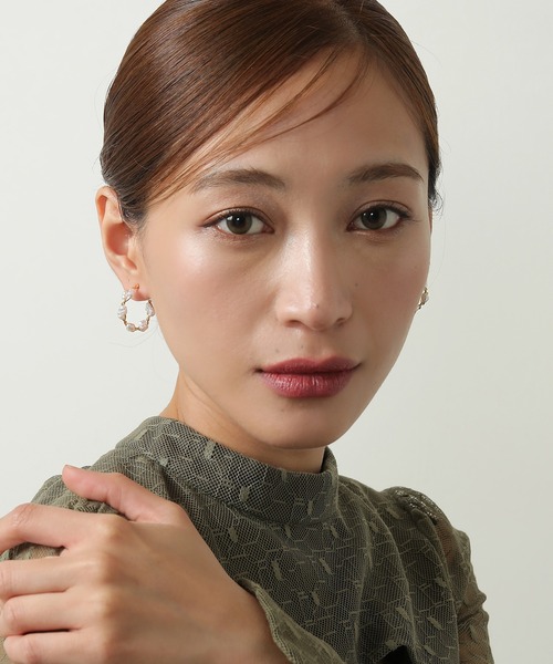 Kana(カナ)の「バロックパール ツイスト ハーフフープ ピアス 結婚式 パーティー デイリー(ピアス(両耳用)・レディース・シルバー/ゴールド・フリー)」の10枚目の写真