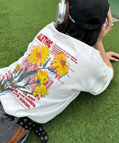 PBLIM（ページボーイリム）の「PBLIM/アートフラワーT（Tシャツ/カットソー・レディース・オフホワイト/ブラック/ベージュ/サックスブルー・MEDIUM/LARGE）」の2枚目の写真