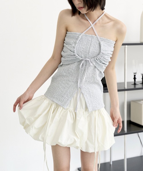 UNE MANSION(ユヌマンション)の「【インナーパンツ付き】フロントリボンバルーンナイロンフレアミニスカート(スカート・レディース・ブラック/グレー/アイボリー・FREE)」の2枚目の写真