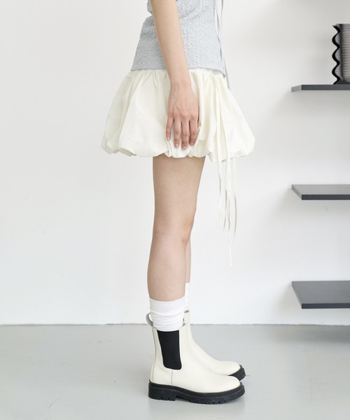 UNE MANSION(ユヌマンション)の「【インナーパンツ付き】フロントリボンバルーンナイロンフレアミニスカート(スカート・レディース・ブラック/グレー/アイボリー・FREE)」の22枚目の写真