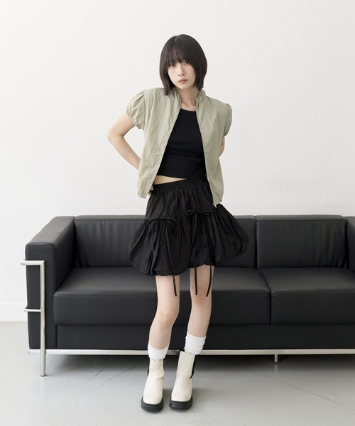 UNE MANSION(ユヌマンション)の「【インナーパンツ付き】フロントリボンバルーンナイロンフレアミニスカート(スカート・レディース・ブラック/グレー/アイボリー・FREE)」の12枚目の写真