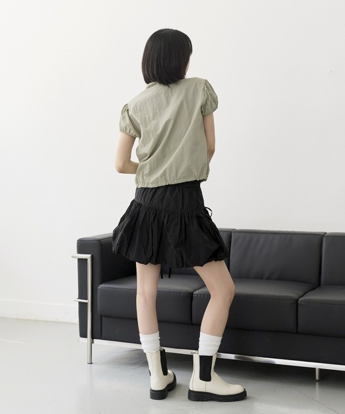 UNE MANSION(ユヌマンション)の「【インナーパンツ付き】フロントリボンバルーンナイロンフレアミニスカート(スカート・レディース・ブラック/グレー/アイボリー・FREE)」の11枚目の写真