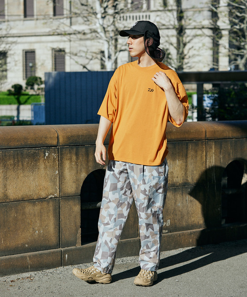 DAIWA（ダイワ）の「DAIWA  別注 LOGO TEE（Tシャツ/カットソー・メンズ・グレー/シャーベット/ブラック/ホワイト・MEDIUM/LARGE）」の8枚目の写真