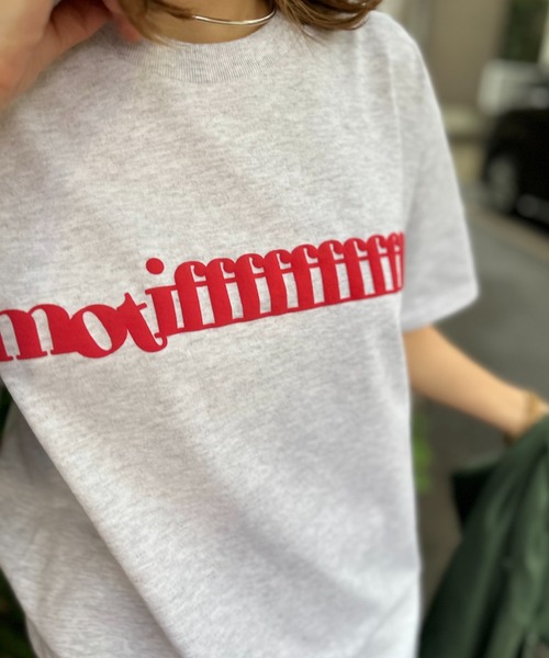 mi via loca(ミヴィアロカ)の「GILDAN 発泡モチーフロゴ半袖Tシャツ 【PT NO. MVL040 ※2A】(Tシャツ/カットソー・レディース・オフホワイト/オートミール/ナチュラル/ホワイト系その他/ライトアッシュグレー・MEDIUM/LARGE)」の4枚目の写真
