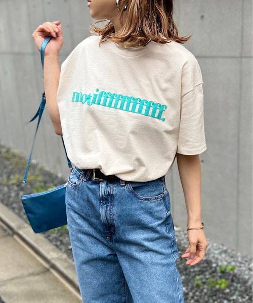 mi via loca(ミヴィアロカ)の「GILDAN 発泡モチーフロゴ半袖Tシャツ 【PT NO. MVL040 ※2A】(Tシャツ/カットソー・レディース・オフホワイト/オートミール/ナチュラル/ホワイト系その他/ライトアッシュグレー・MEDIUM/LARGE)」の5枚目の写真