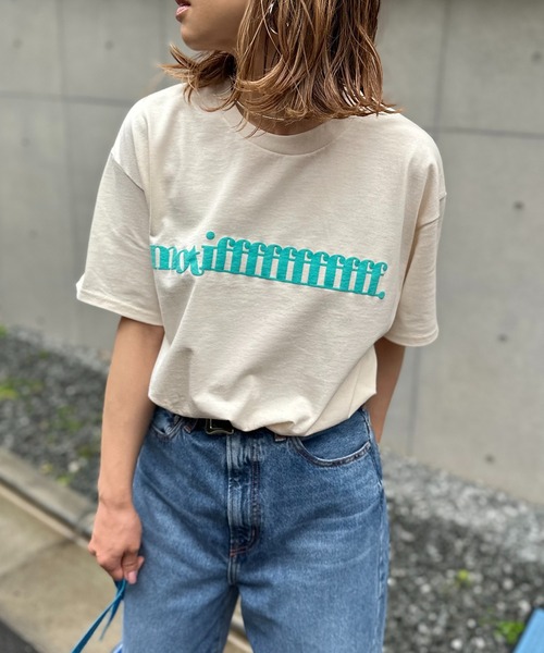 mi via loca(ミヴィアロカ)の「GILDAN 発泡モチーフロゴ半袖Tシャツ 【PT NO. MVL040 ※2A】(Tシャツ/カットソー・レディース・オフホワイト/オートミール/ナチュラル/ホワイト系その他/ライトアッシュグレー・MEDIUM/LARGE)」の9枚目の写真
