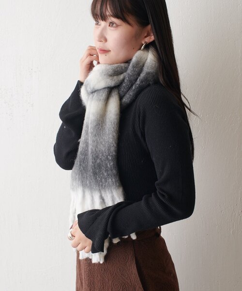 Lui's（ルイス）の「ウール混 グラデーションマフラー（マフラー・レディース・ブルー/ブラウン/ブラック・FREE）」の16枚目の写真