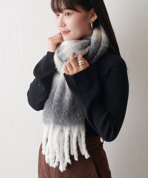 Lui's（ルイス）の「ウール混 グラデーションマフラー（マフラー・レディース・ブルー/ブラウン/ブラック・FREE）」の18枚目の写真