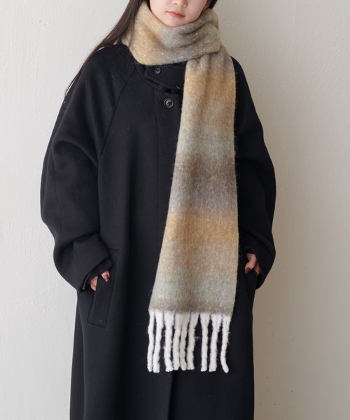 Lui's（ルイス）の「ウール混 グラデーションマフラー（マフラー・レディース・ブルー/ブラウン/ブラック・FREE）」の7枚目の写真