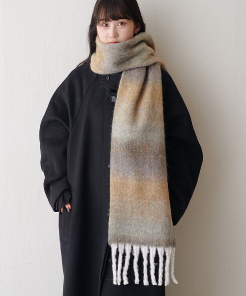 Lui's（ルイス）の「ウール混 グラデーションマフラー（マフラー・レディース・ブルー/ブラウン/ブラック・FREE）」の9枚目の写真