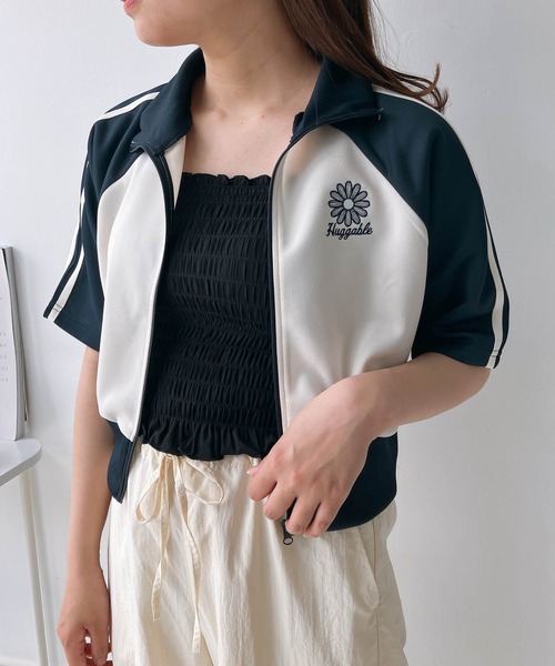 AS KNOW AS plus（アズノゥアズプラス）の「◎アソートトラック半袖ジャケット（ジャージ・レディース・ブラック系/グリーン系/アイボリー系/ホワイト系/アイボリー系2/サックスブルー系1/ブラック系1/アイボリー系1・FREE）」の4枚目の写真